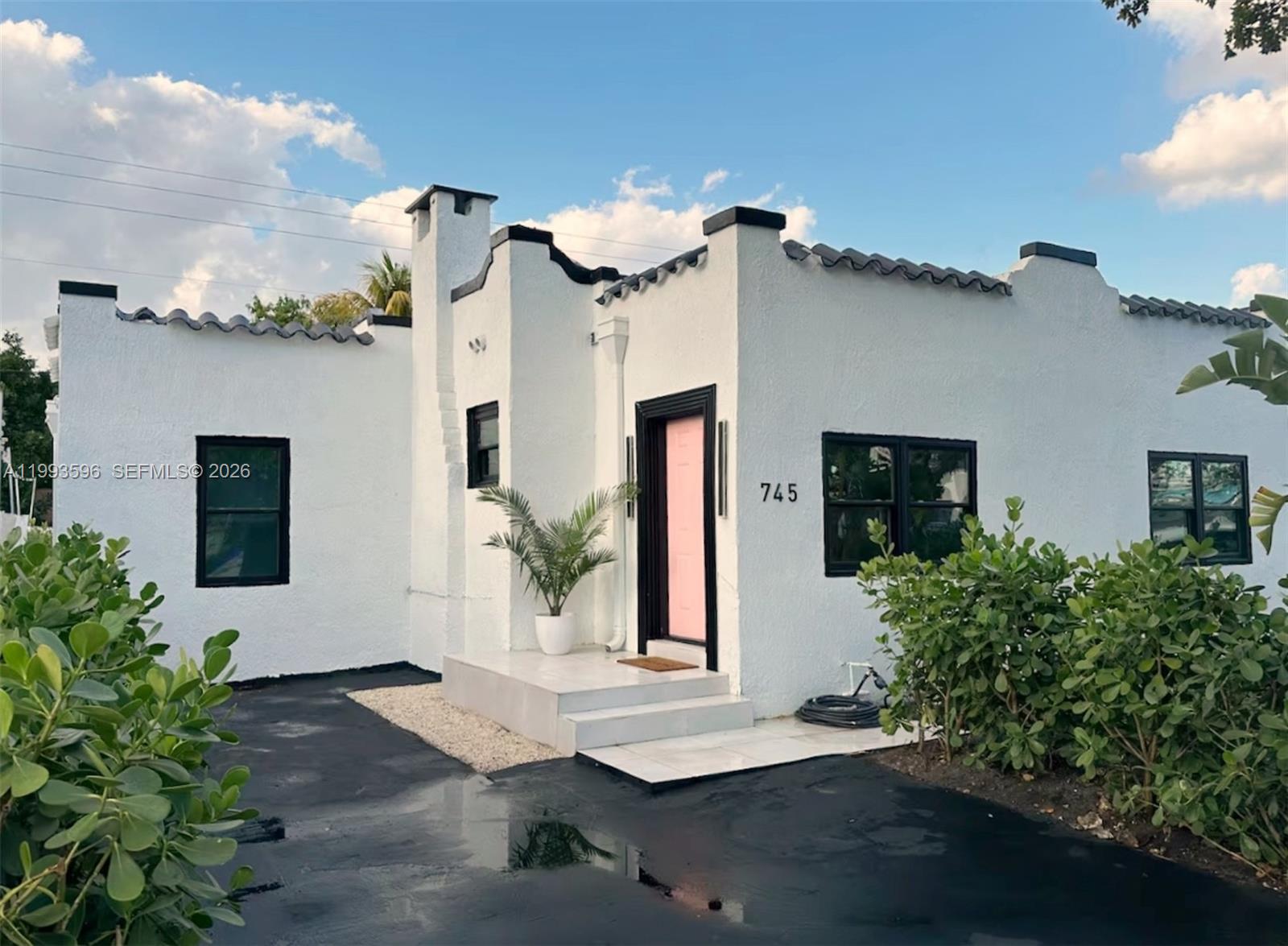 745 NW 47th Ter