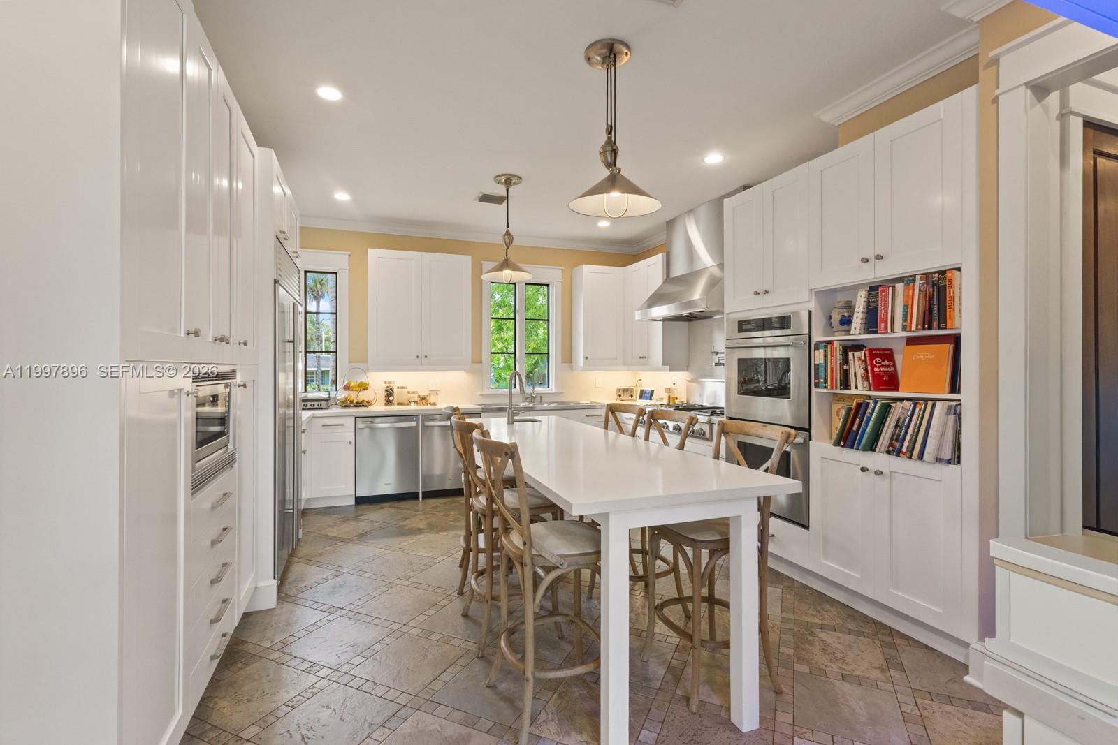 685 Harbor Ln Key Biscayne, FL 33149