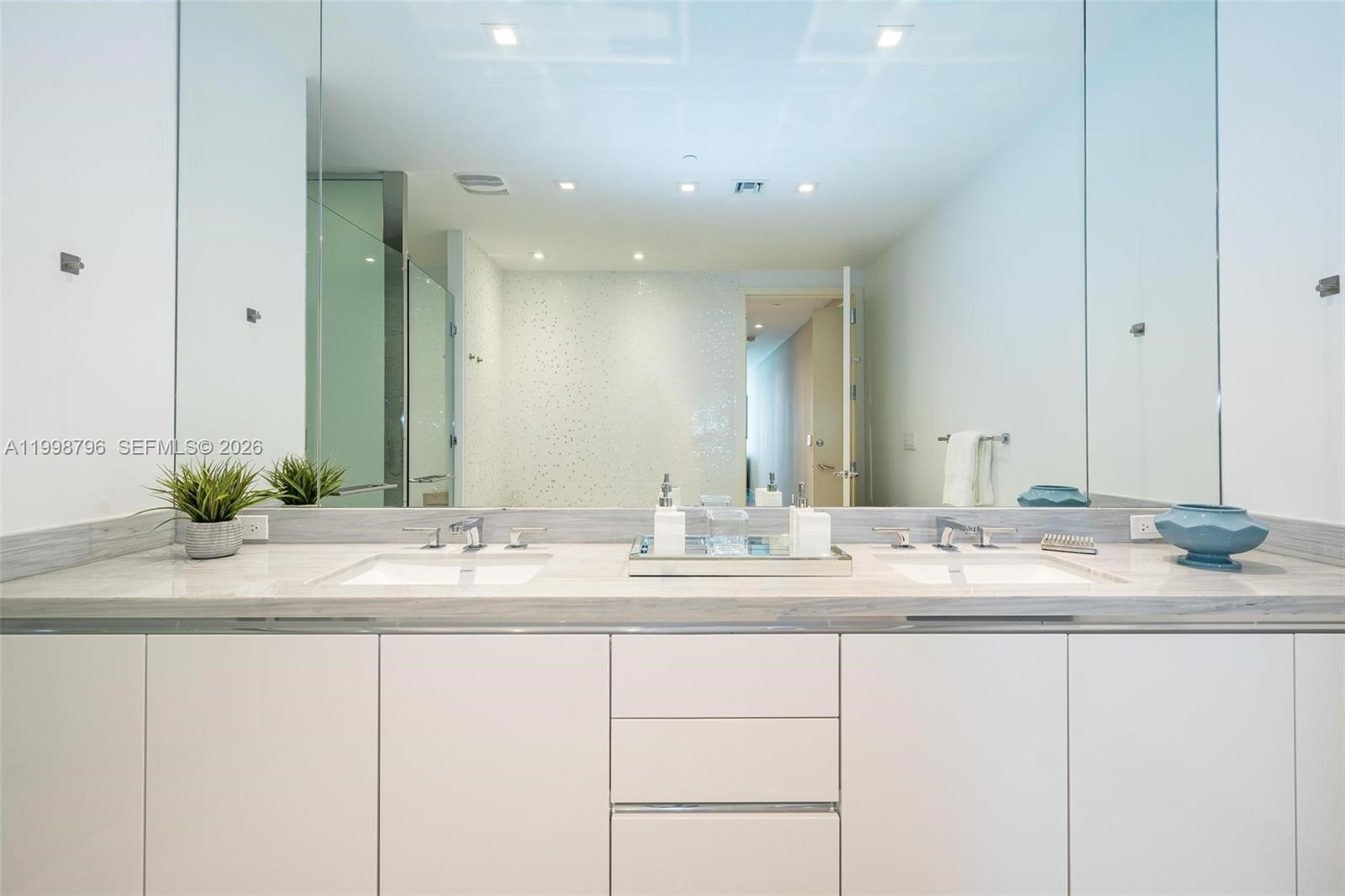 16901 Collins Ave #903 Sunny Isles Beach, FL 33160