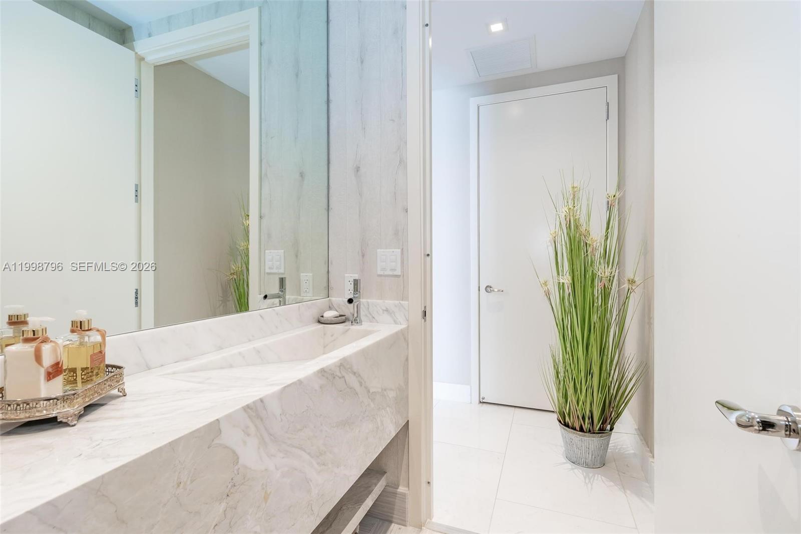 16901 Collins Ave #903 Sunny Isles Beach, FL 33160