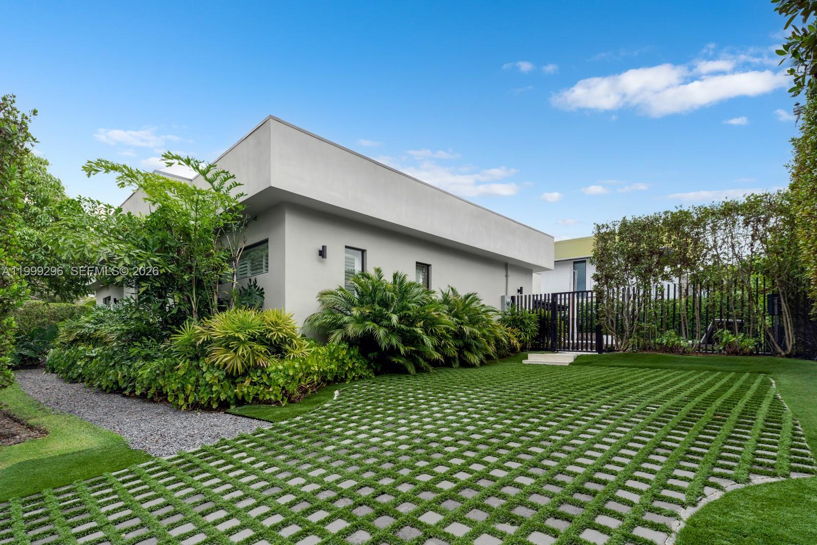 70 Samana Dr Miami, FL 33133