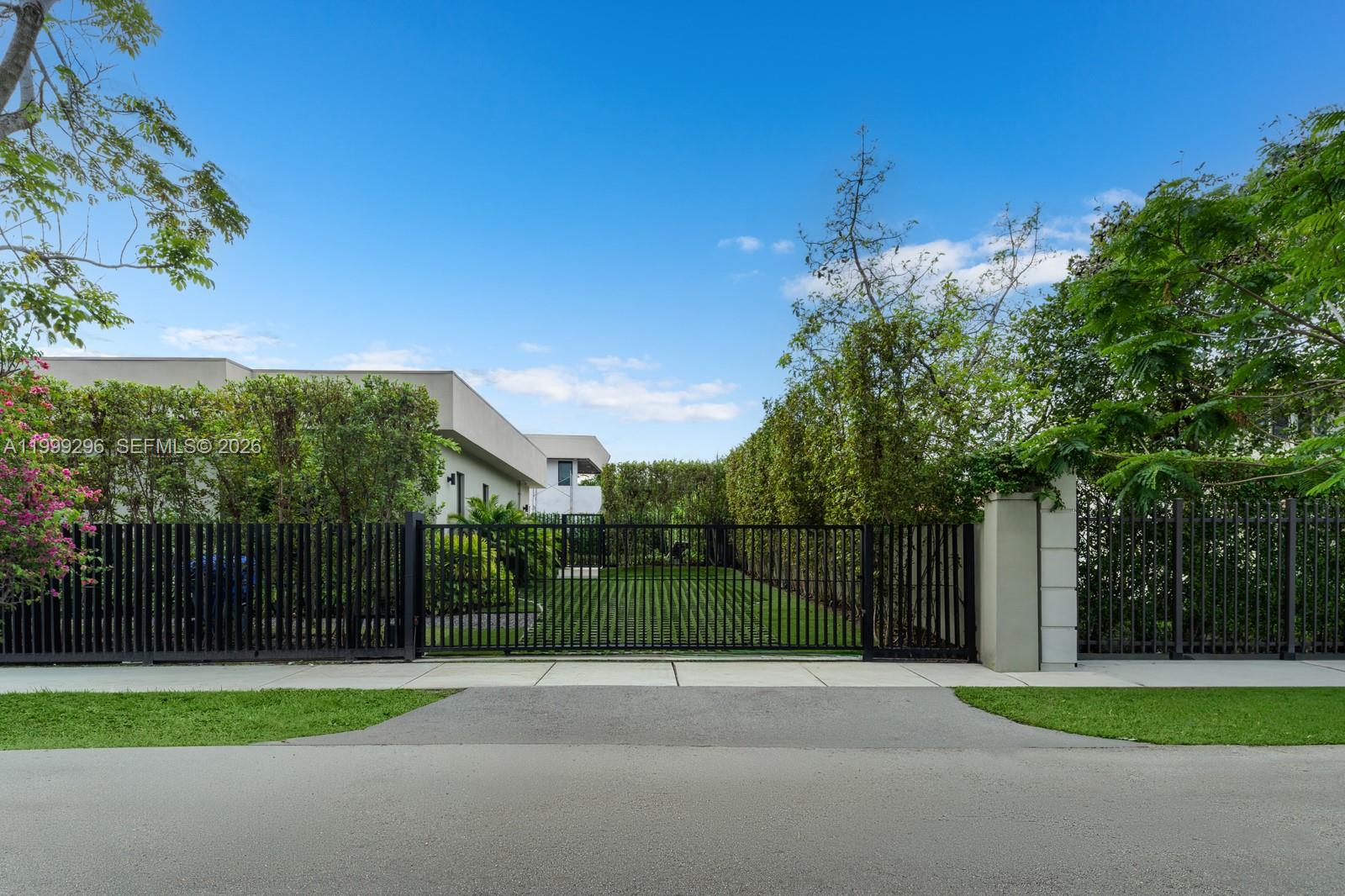 70 Samana Dr Miami, FL 33133