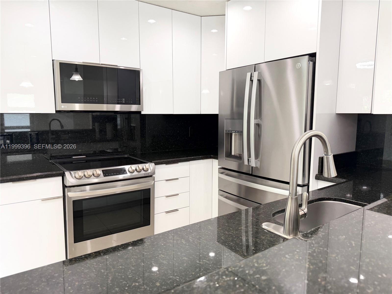 3250 SW 72th Ct Miami, FL 33155