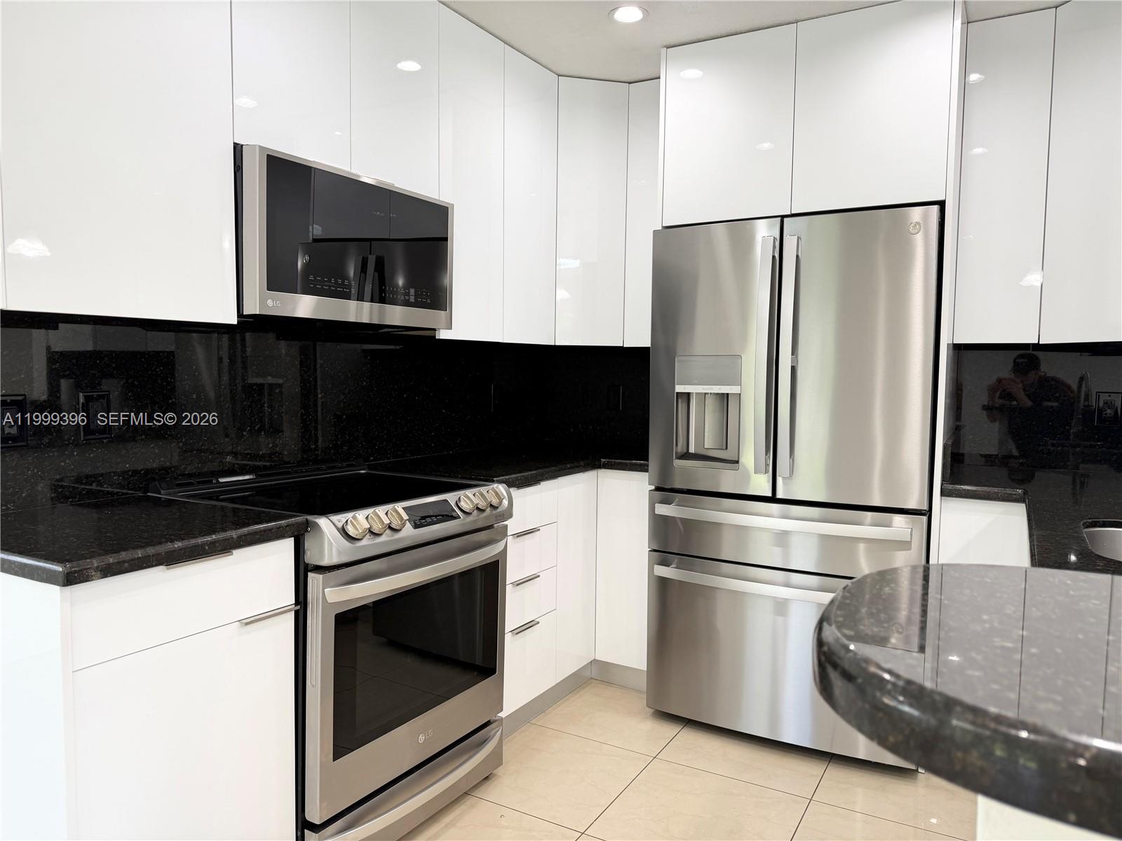 3250 SW 72th Ct Miami, FL 33155