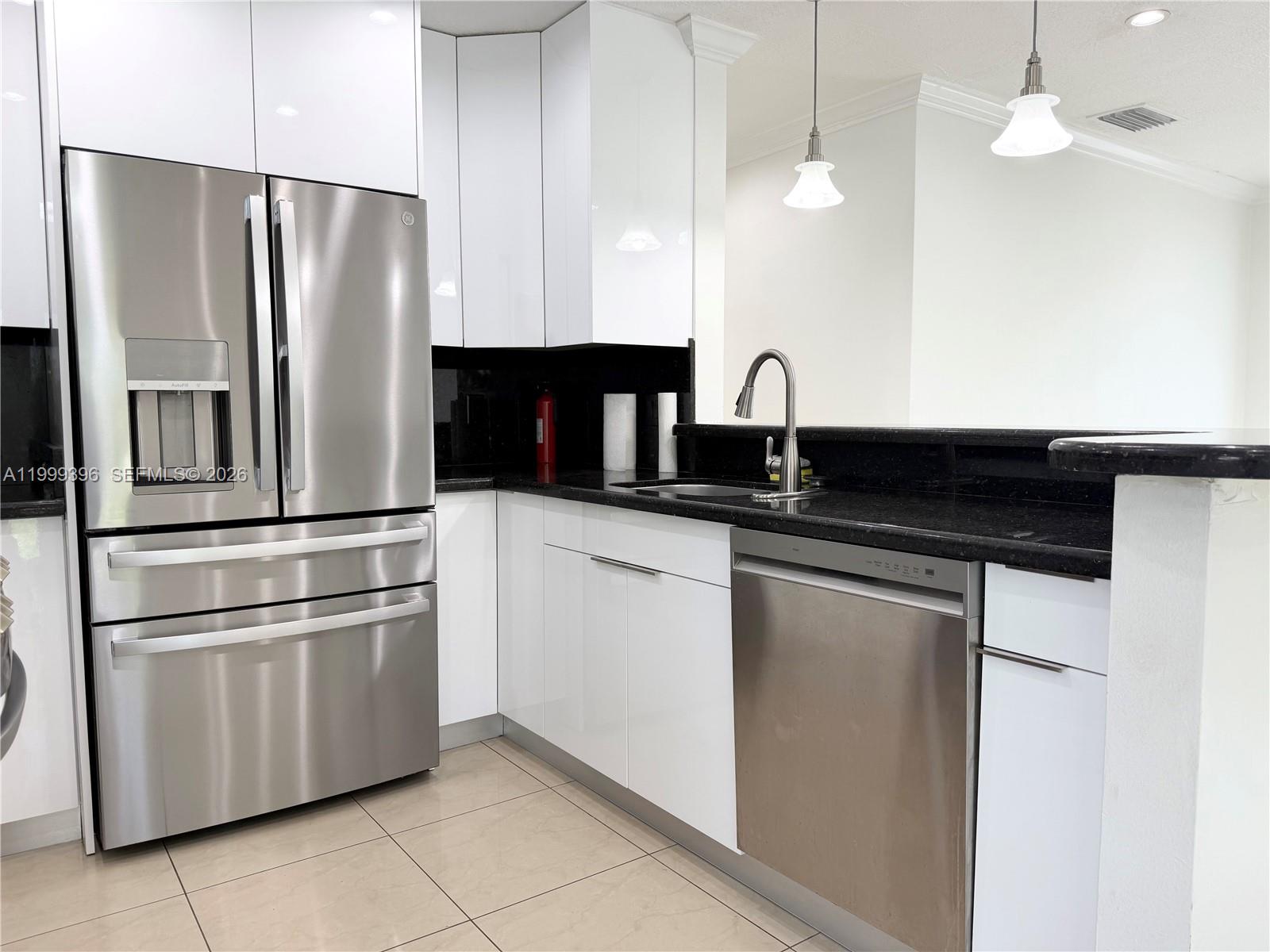 3250 SW 72th Ct Miami, FL 33155