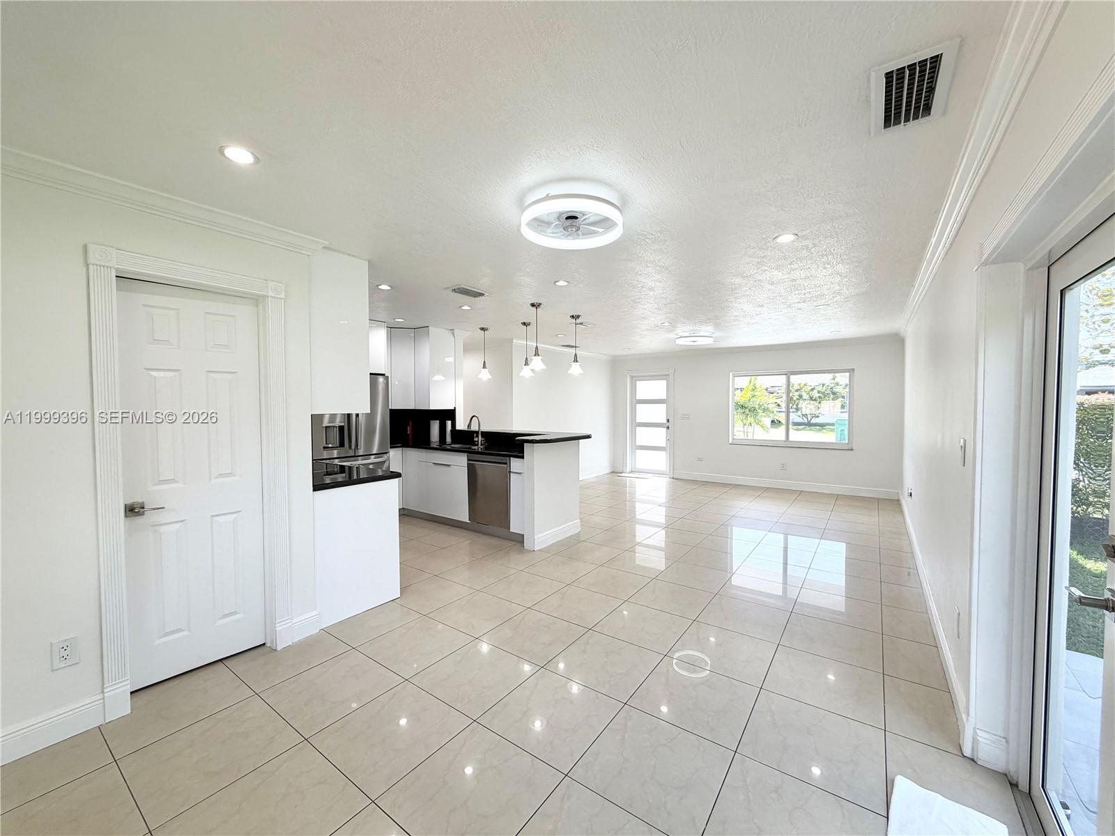 3250 SW 72th Ct Miami, FL 33155