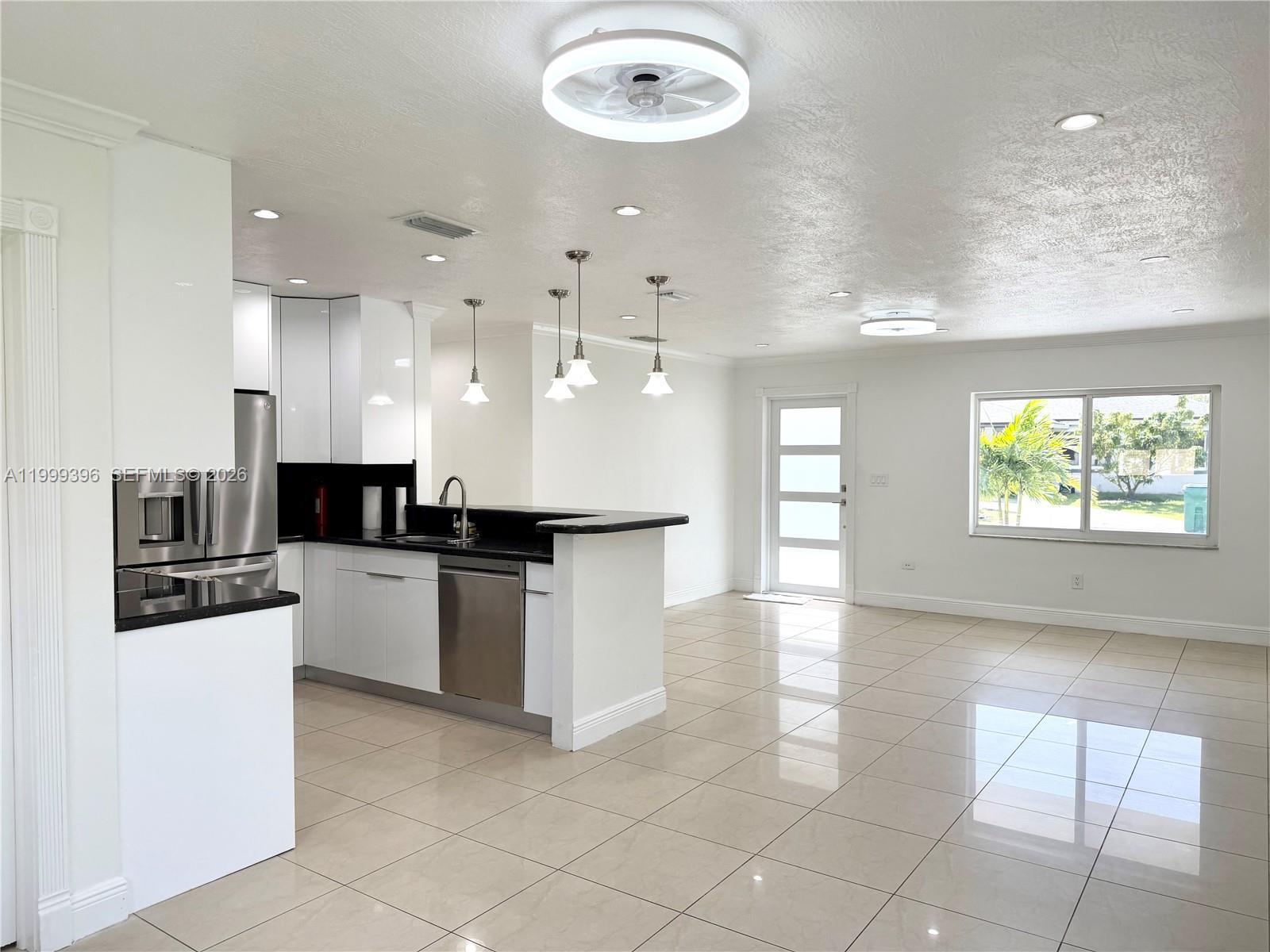 3250 SW 72th Ct Miami, FL 33155