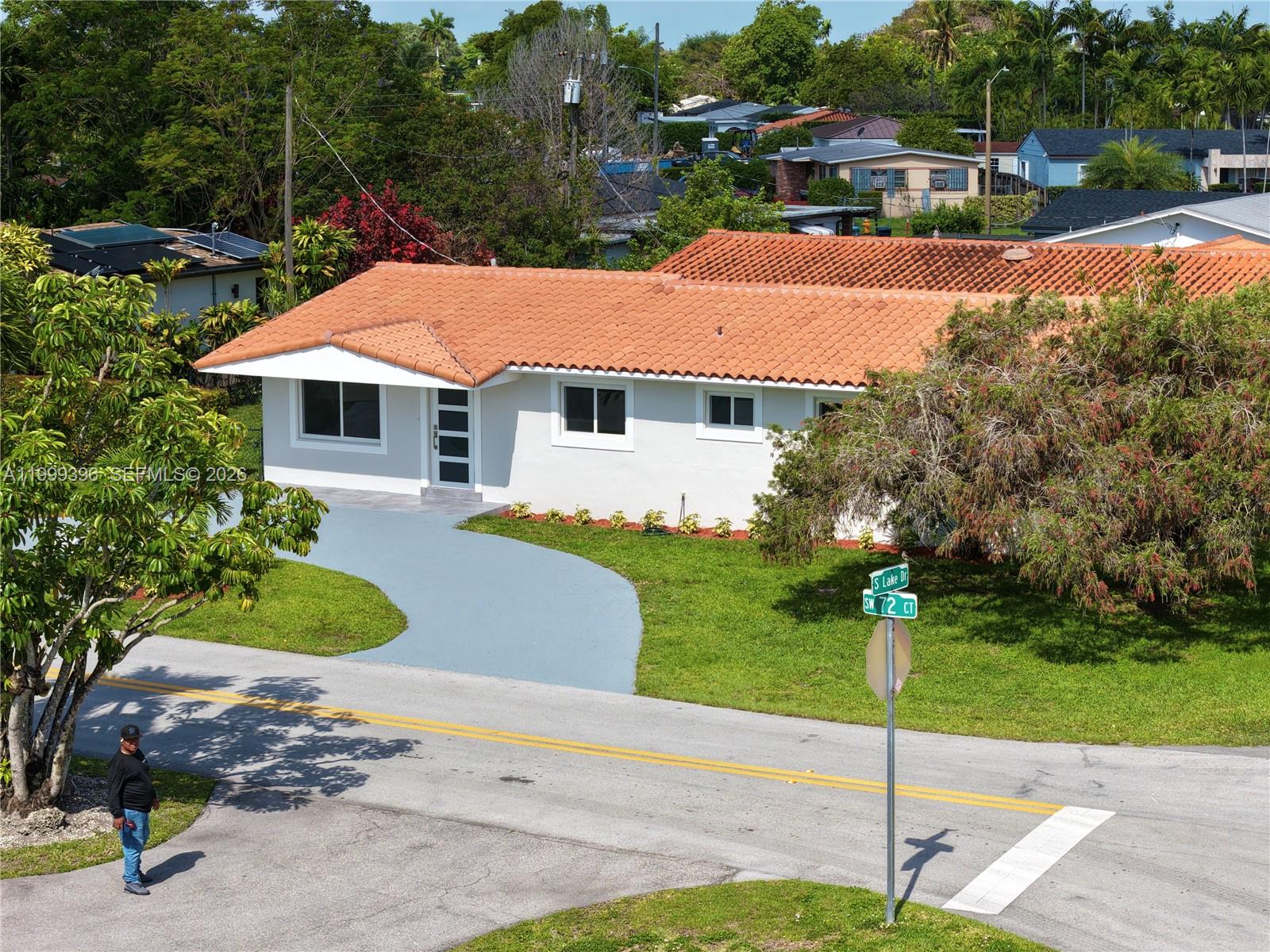 3250 SW 72th Ct Miami, FL 33155