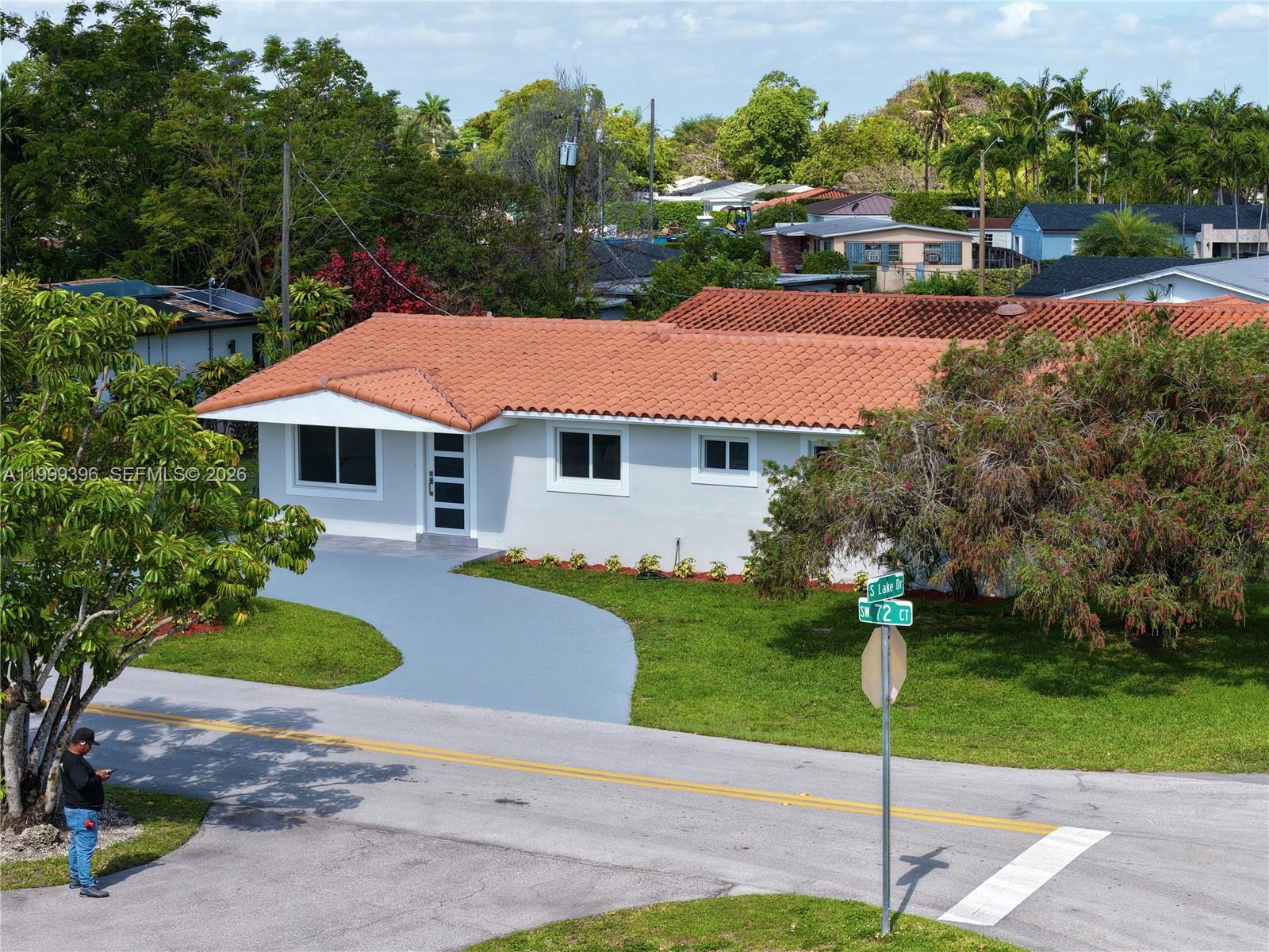 3250 SW 72th Ct Miami, FL 33155