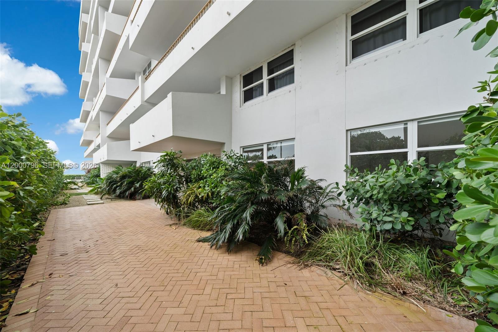 177 Ocean Ln Dr #106 Key Biscayne, FL 33149