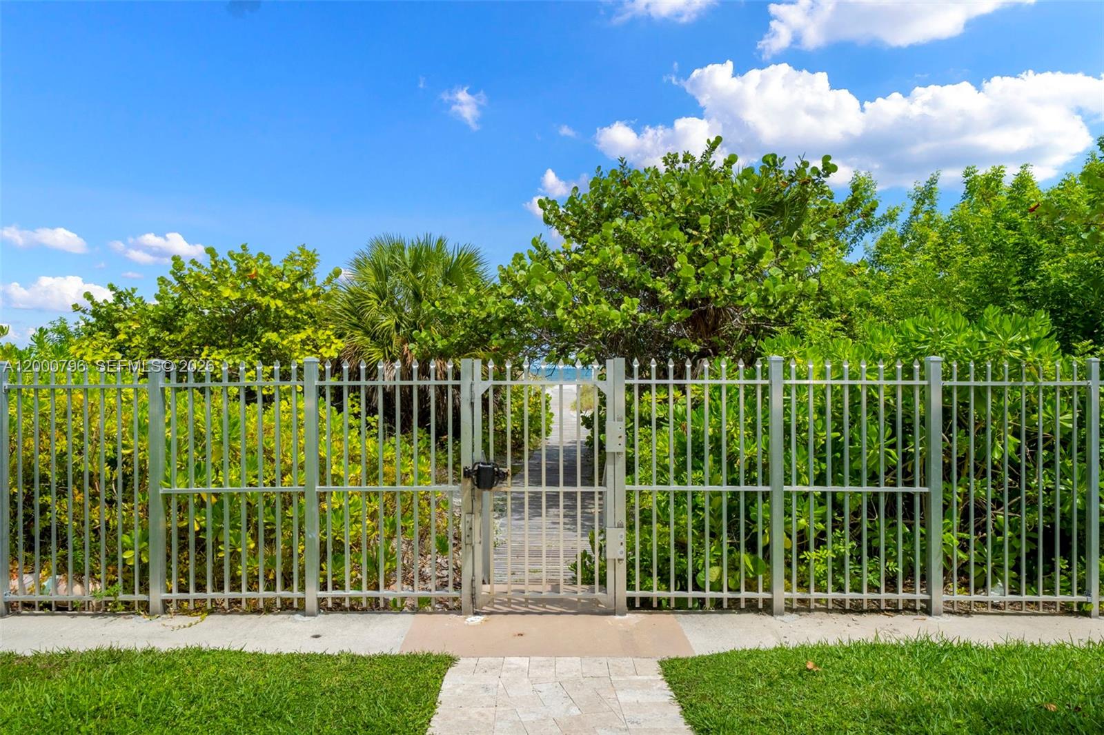 177 Ocean Ln Dr #106 Key Biscayne, FL 33149