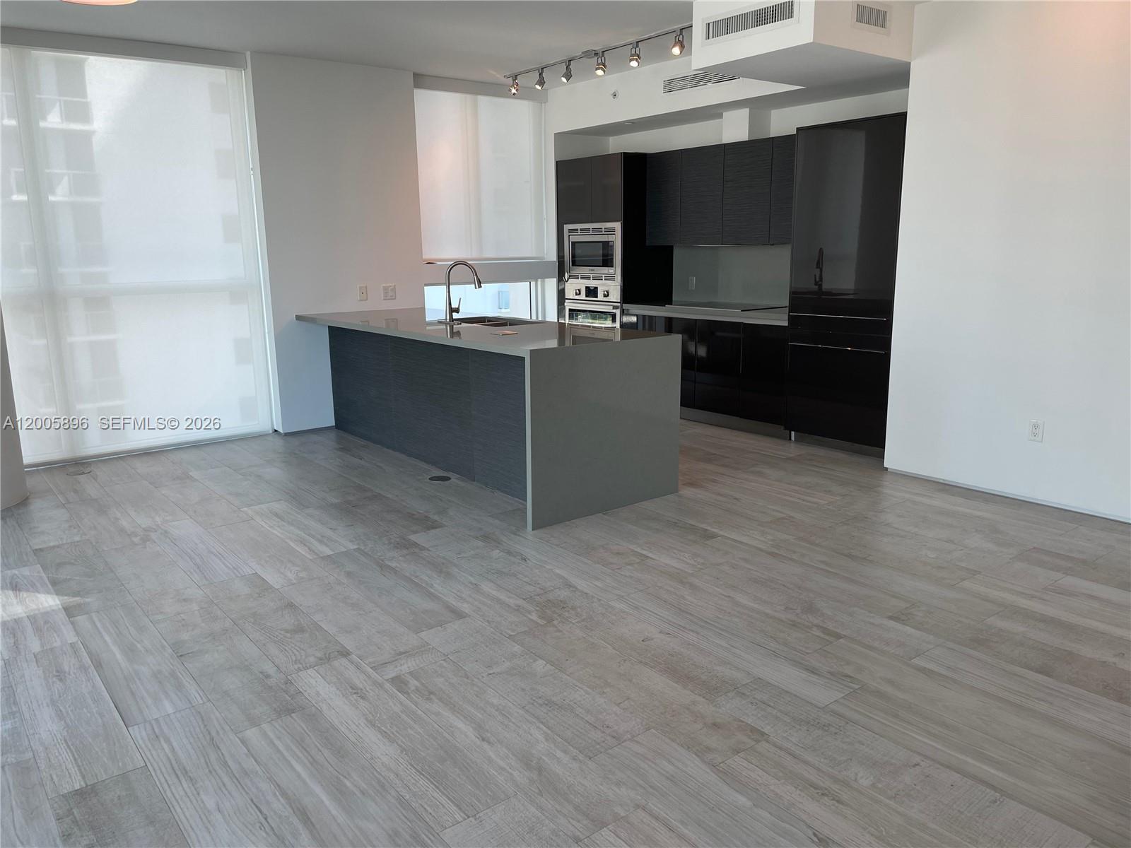 1080 Brickell Ave #2209 Miami, FL 33131