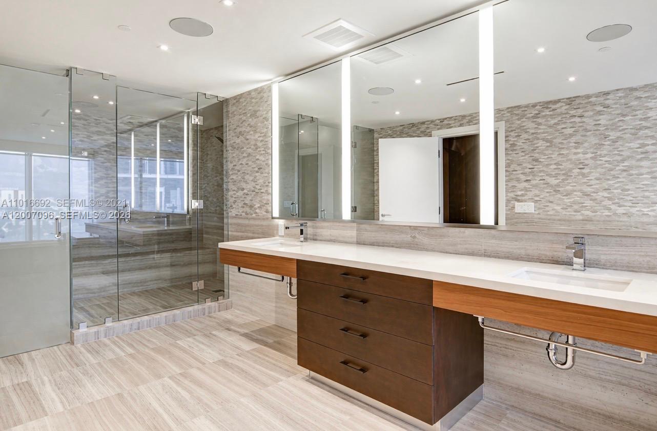 1 Collins Ave #606 Miami Beach, FL 33139