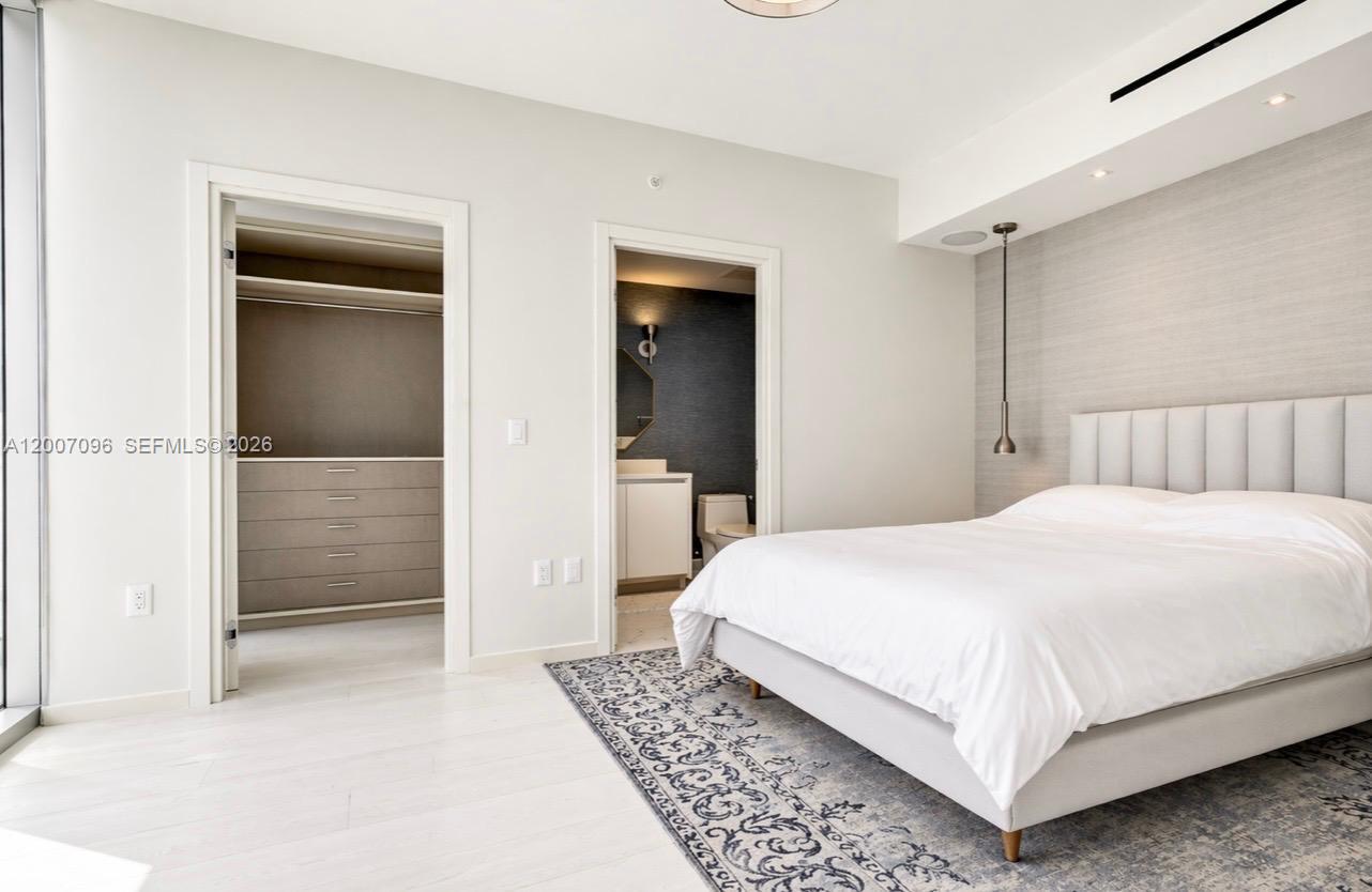 1 Collins Ave #606 Miami Beach, FL 33139