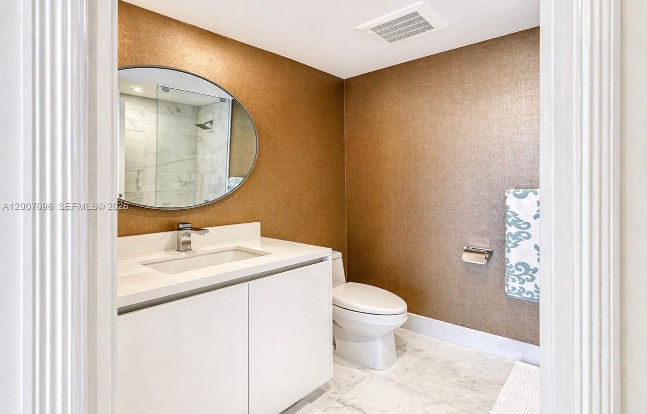 1 Collins Ave #606 Miami Beach, FL 33139