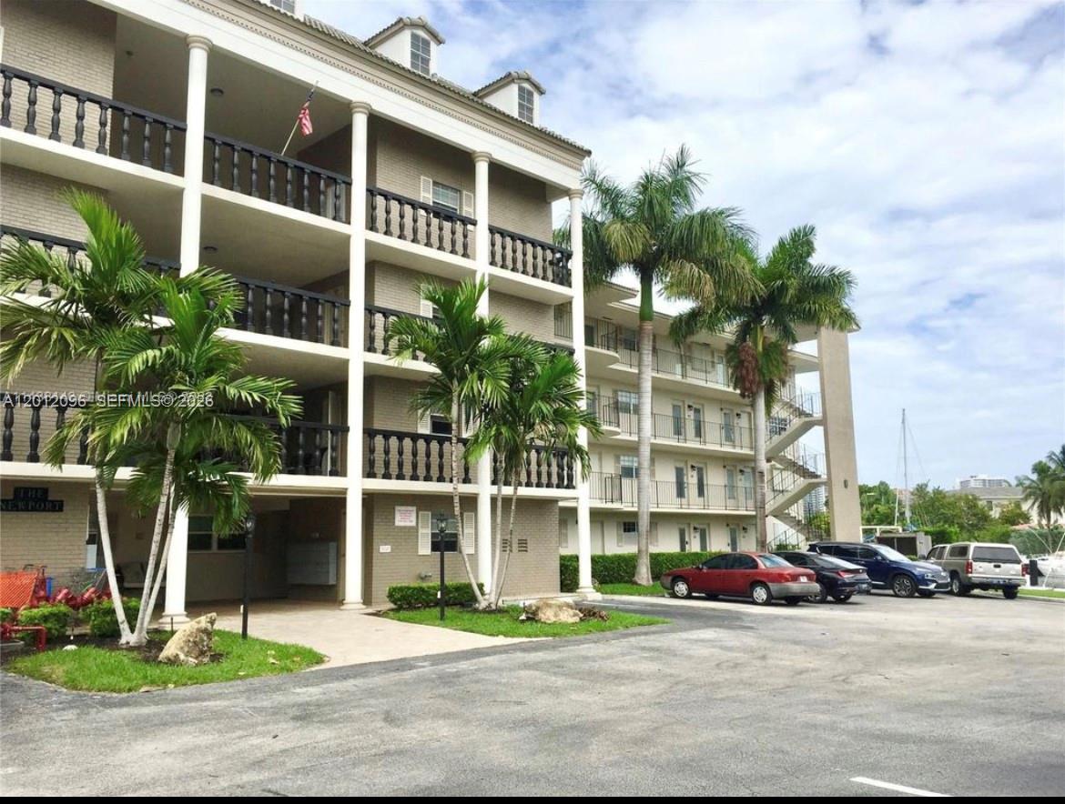 440 Paradise Isle Blvd #406