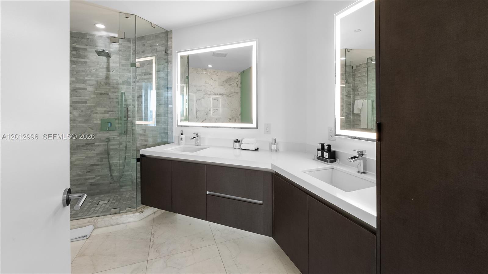 851 NE 1st Ave #1606 Miami, FL 33132