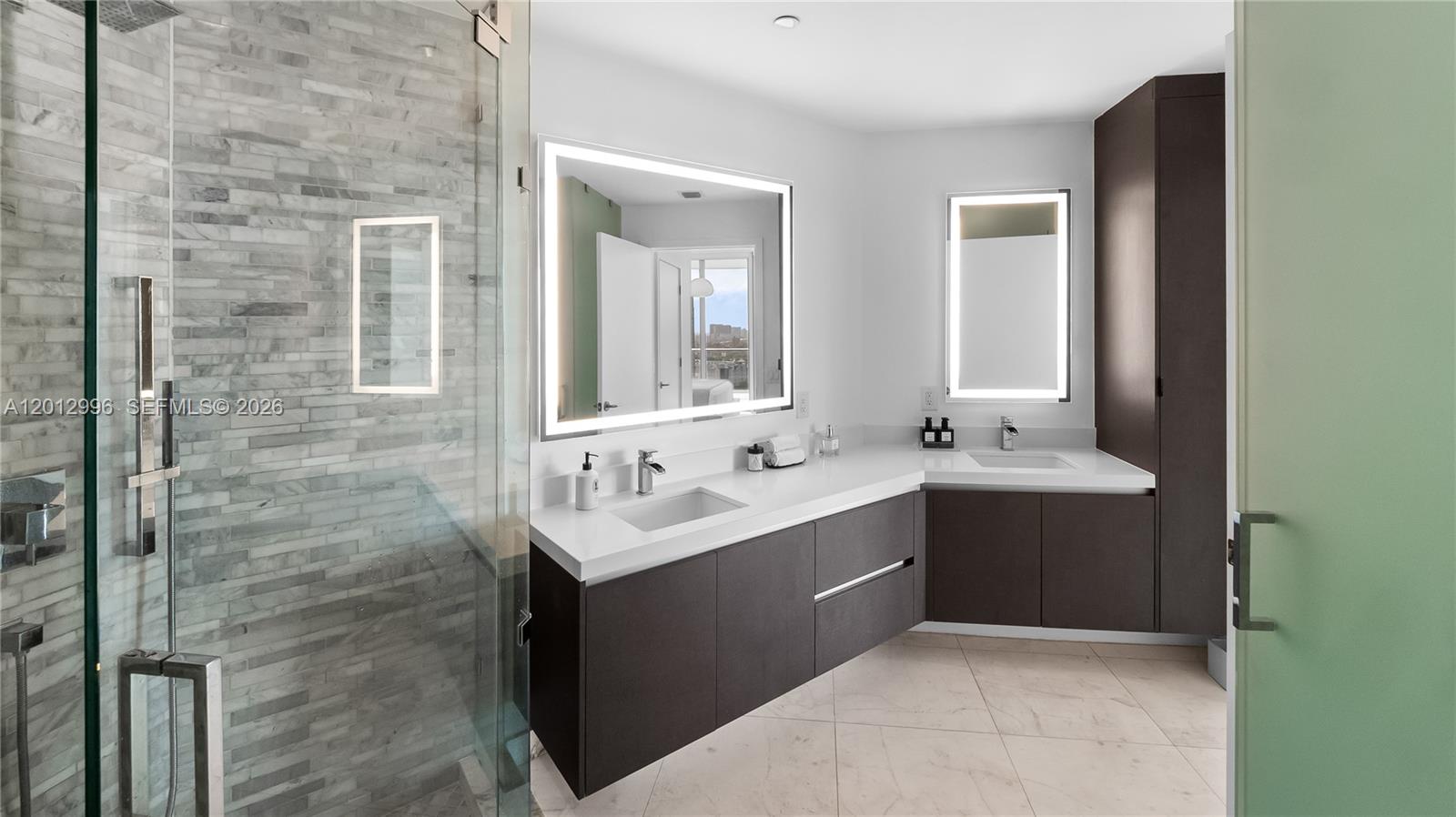 851 NE 1st Ave #1606 Miami, FL 33132