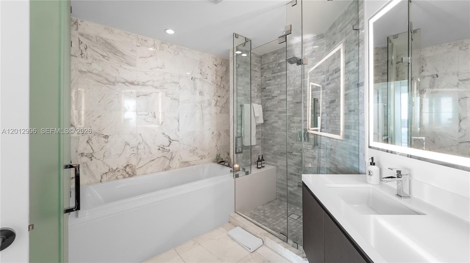 851 NE 1st Ave #1606 Miami, FL 33132