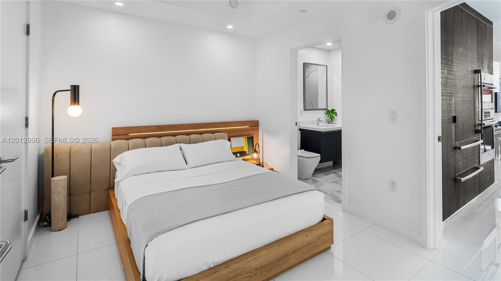 851 NE 1st Ave #1606 Miami, FL 33132