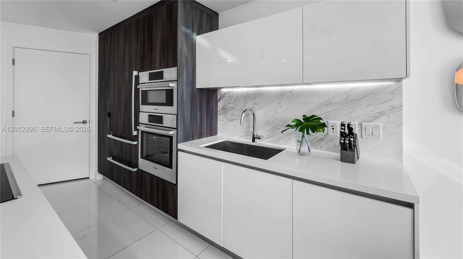 851 NE 1st Ave #1606 Miami, FL 33132
