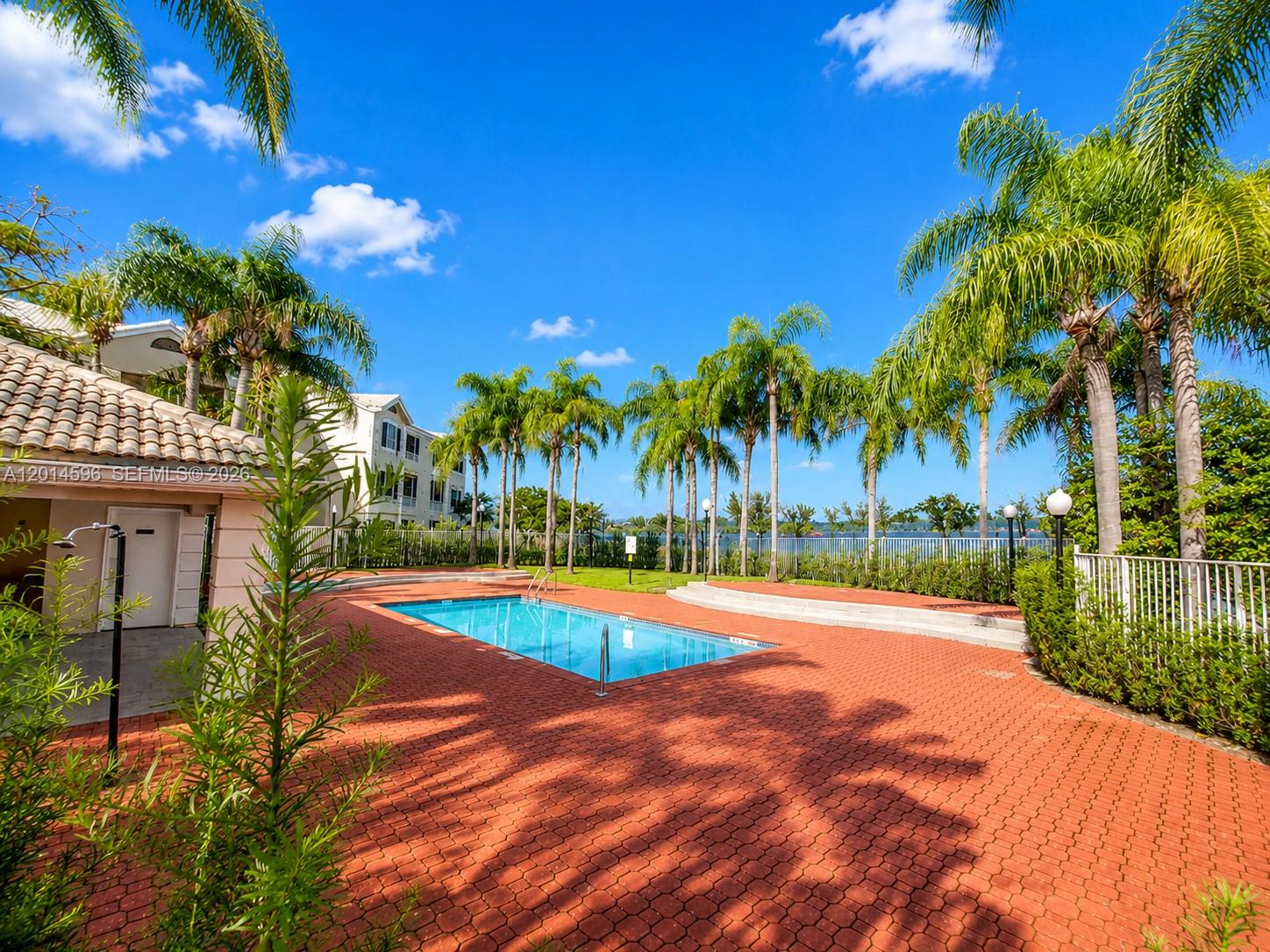 2890 N Oakland Frst Dr #203 Oakland Park, FL 33309