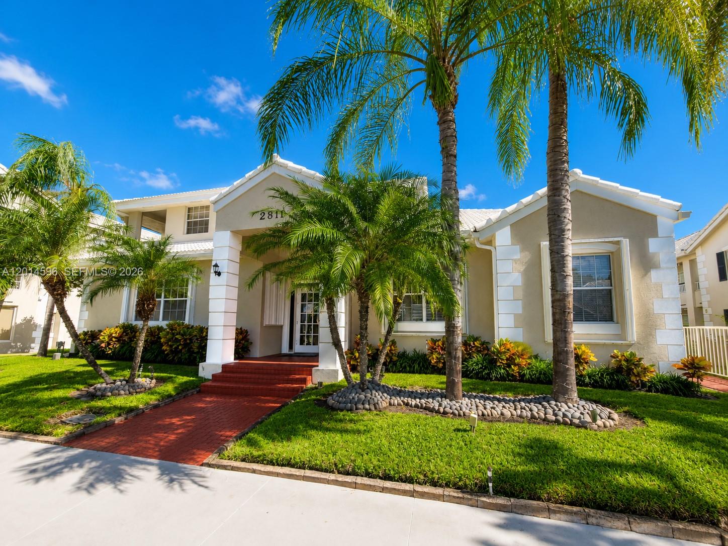2890 N Oakland Frst Dr #203 Oakland Park, FL 33309