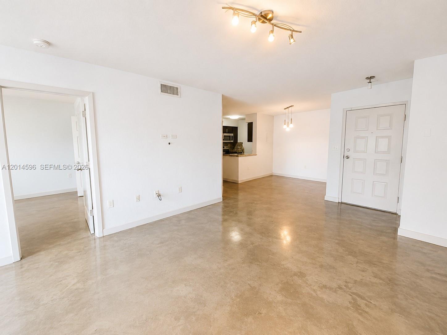2890 N Oakland Frst Dr #203 Oakland Park, FL 33309