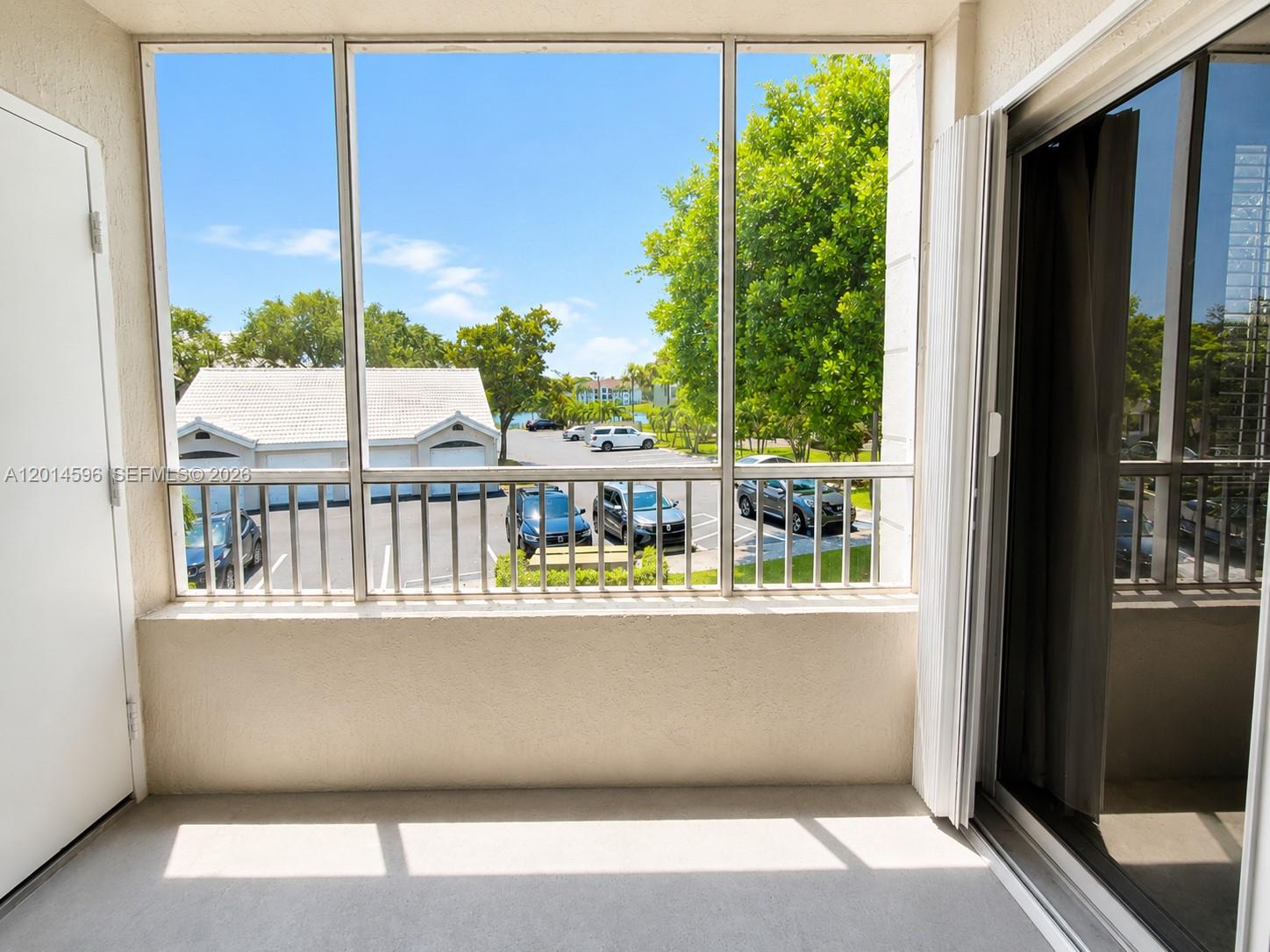 2890 N Oakland Frst Dr #203 Oakland Park, FL 33309