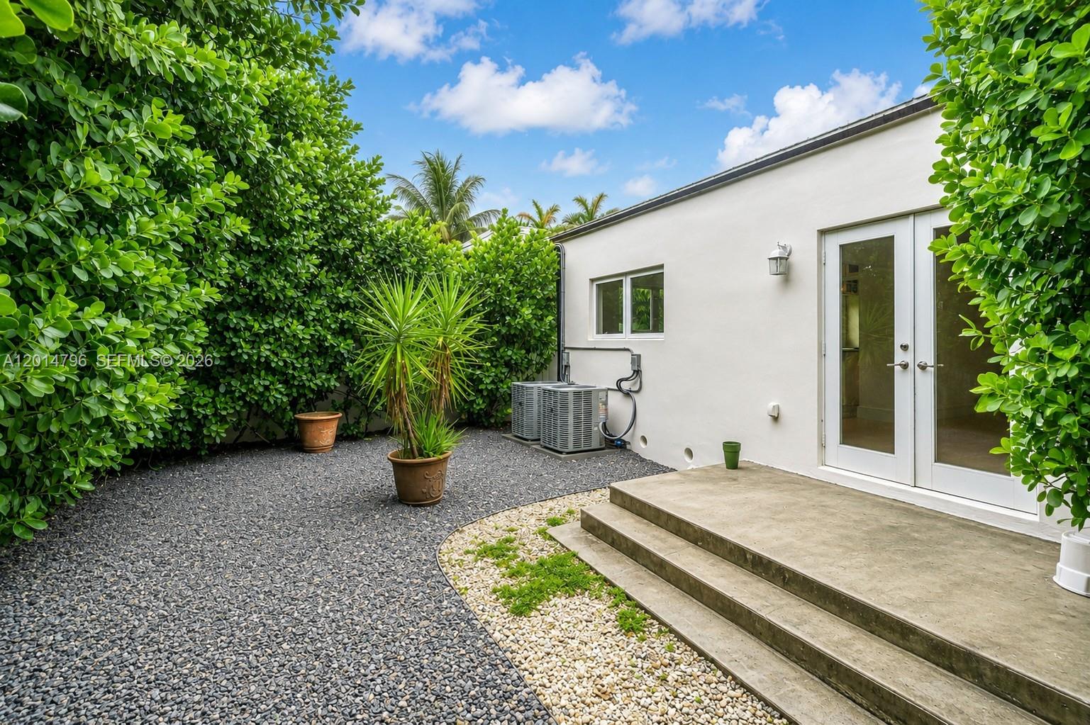 1232 Lenox Ave Miami Beach, FL 33139