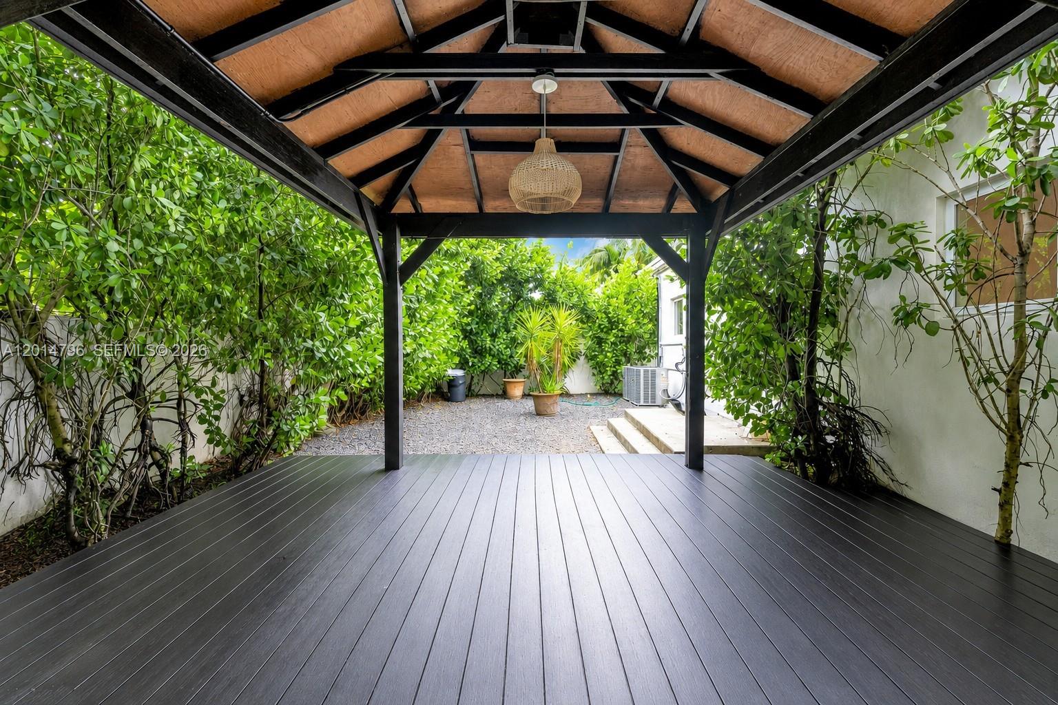 1232 Lenox Ave Miami Beach, FL 33139