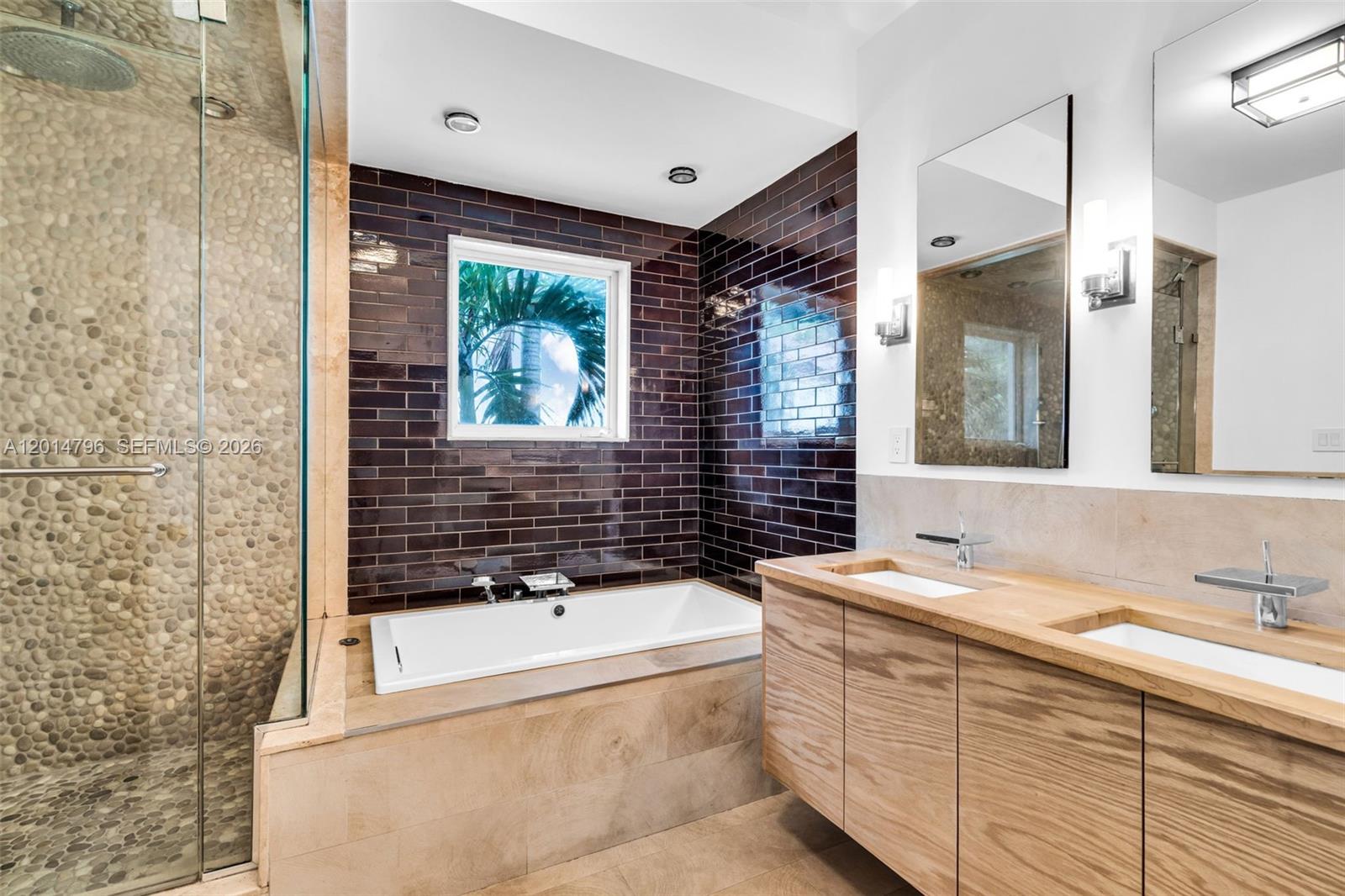 1232 Lenox Ave Miami Beach, FL 33139