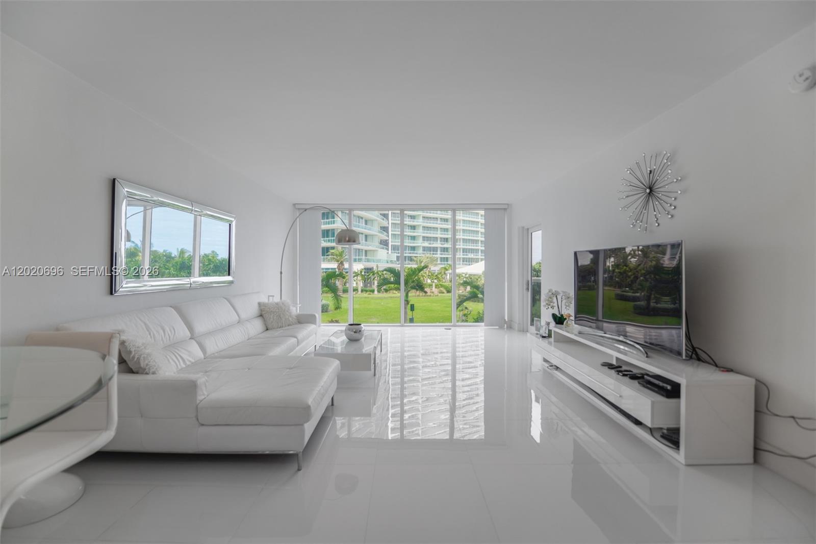 10275 Collins Ave #307