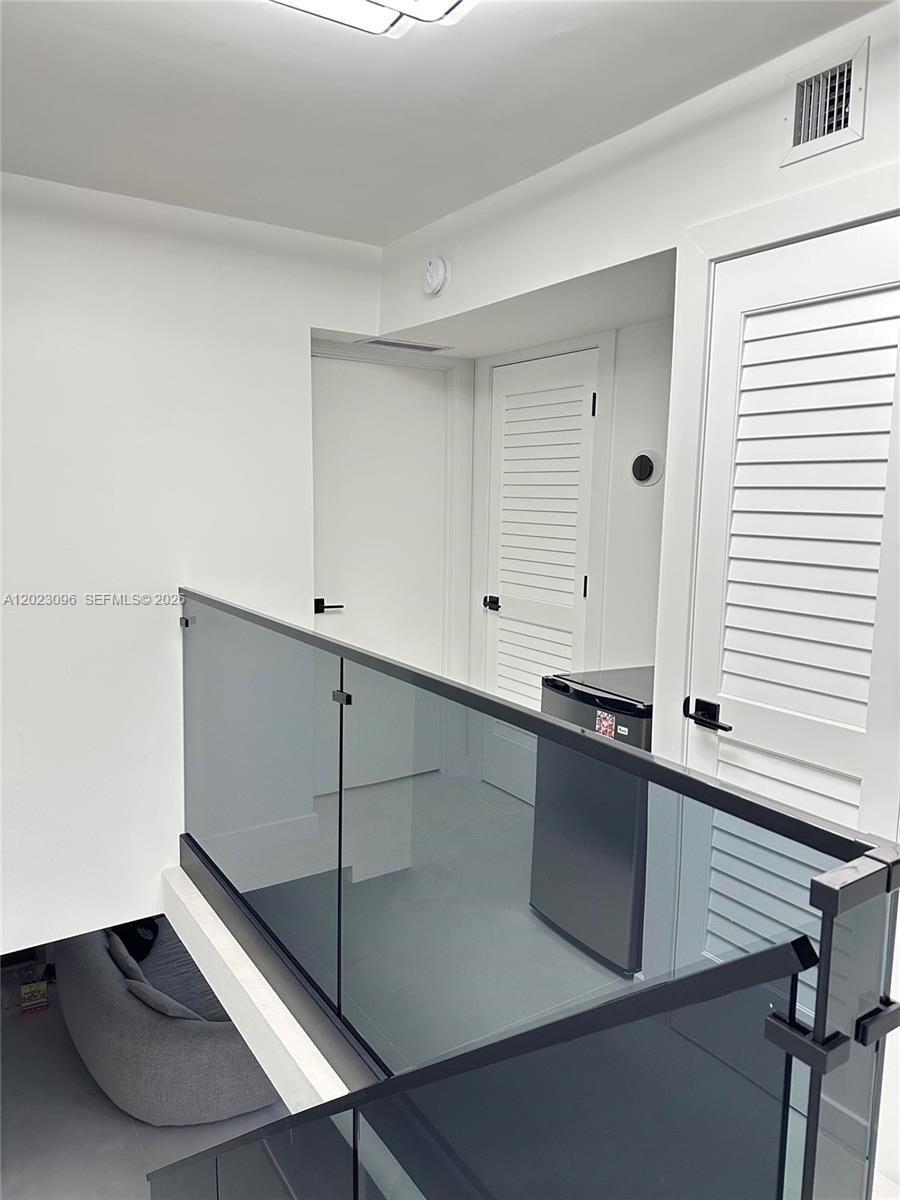 425 Grapetree Dr #211 Key Biscayne, FL 33149