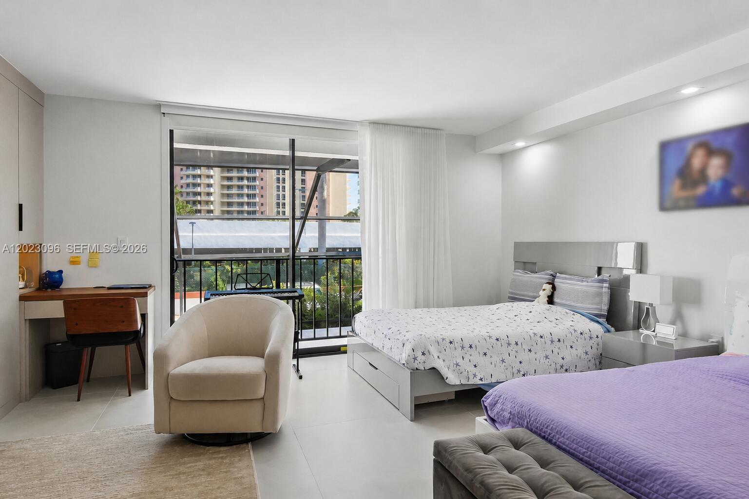 425 Grapetree Dr #211 Key Biscayne, FL 33149