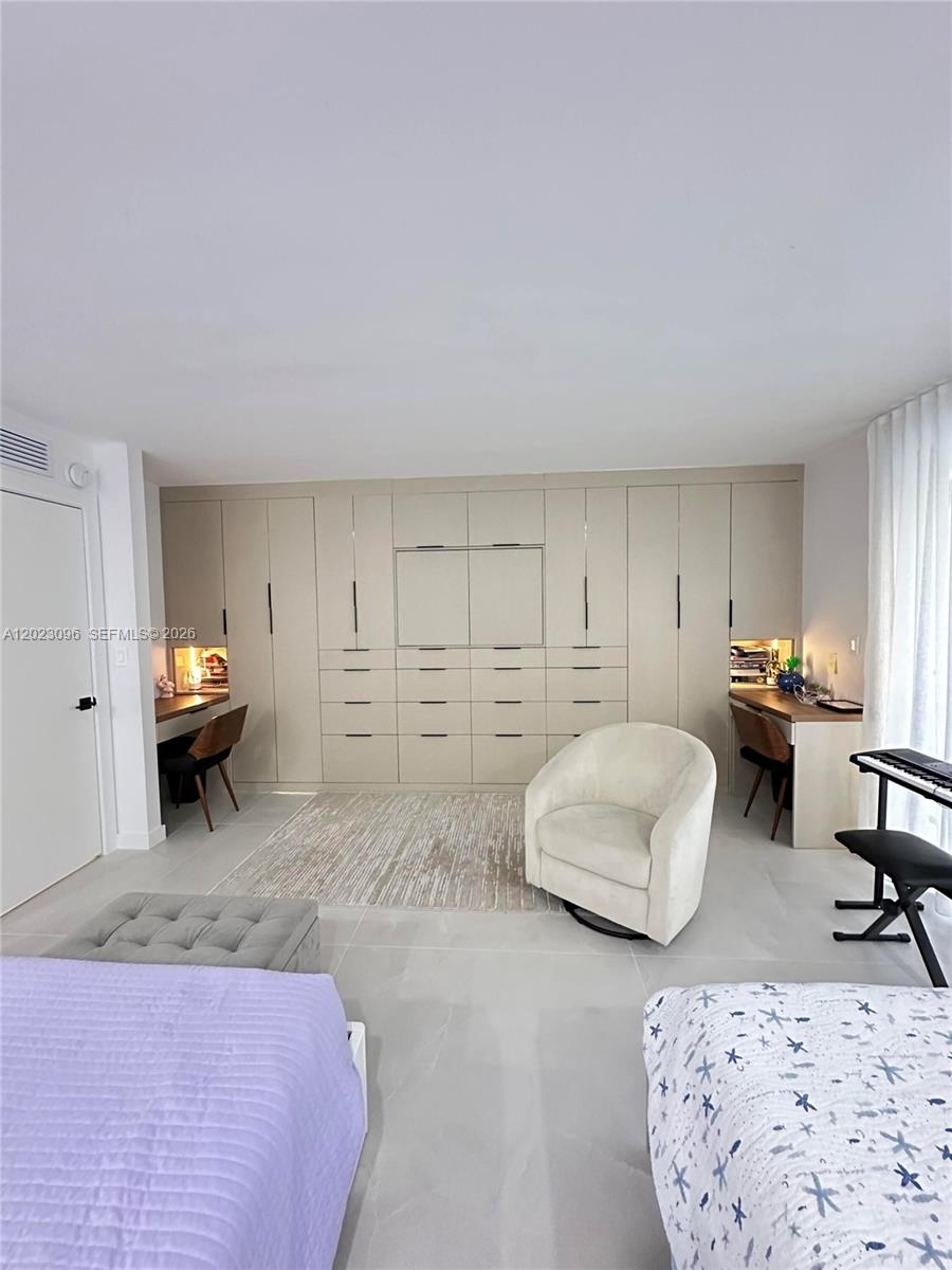 425 Grapetree Dr #211 Key Biscayne, FL 33149
