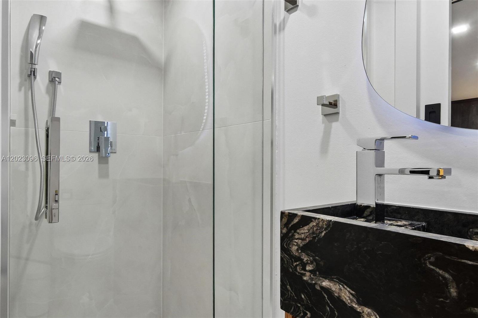 425 Grapetree Dr #211 Key Biscayne, FL 33149