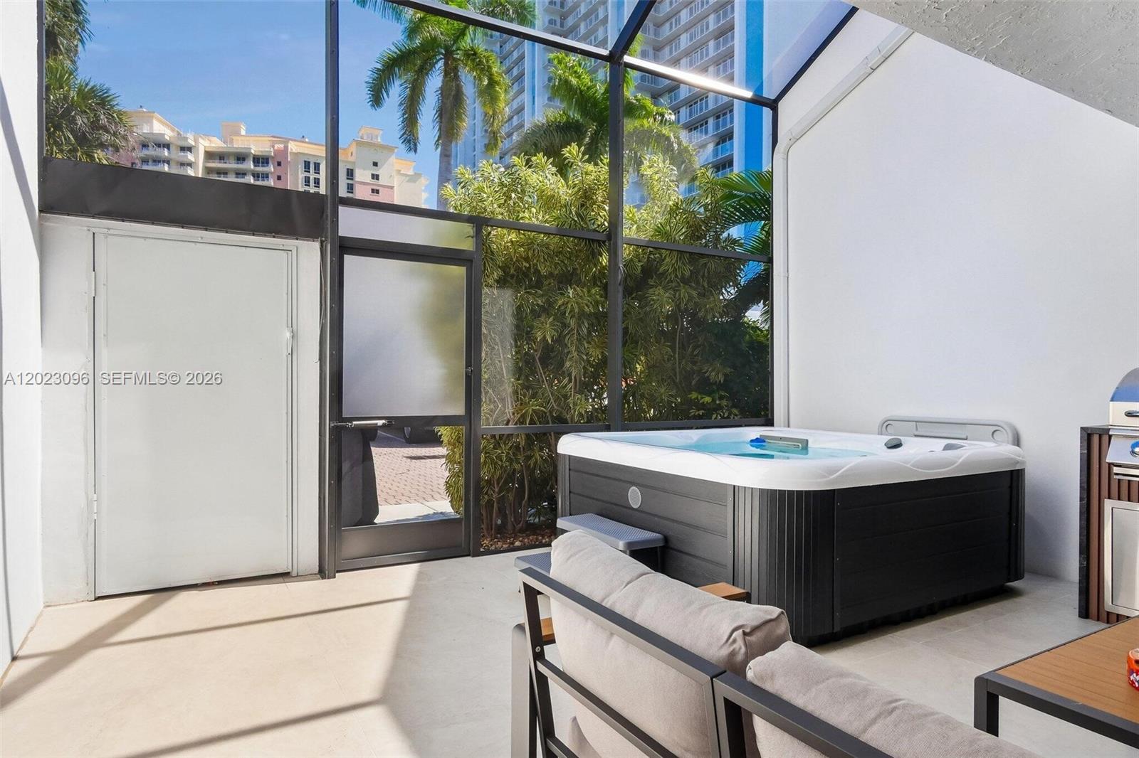 425 Grapetree Dr #211 Key Biscayne, FL 33149