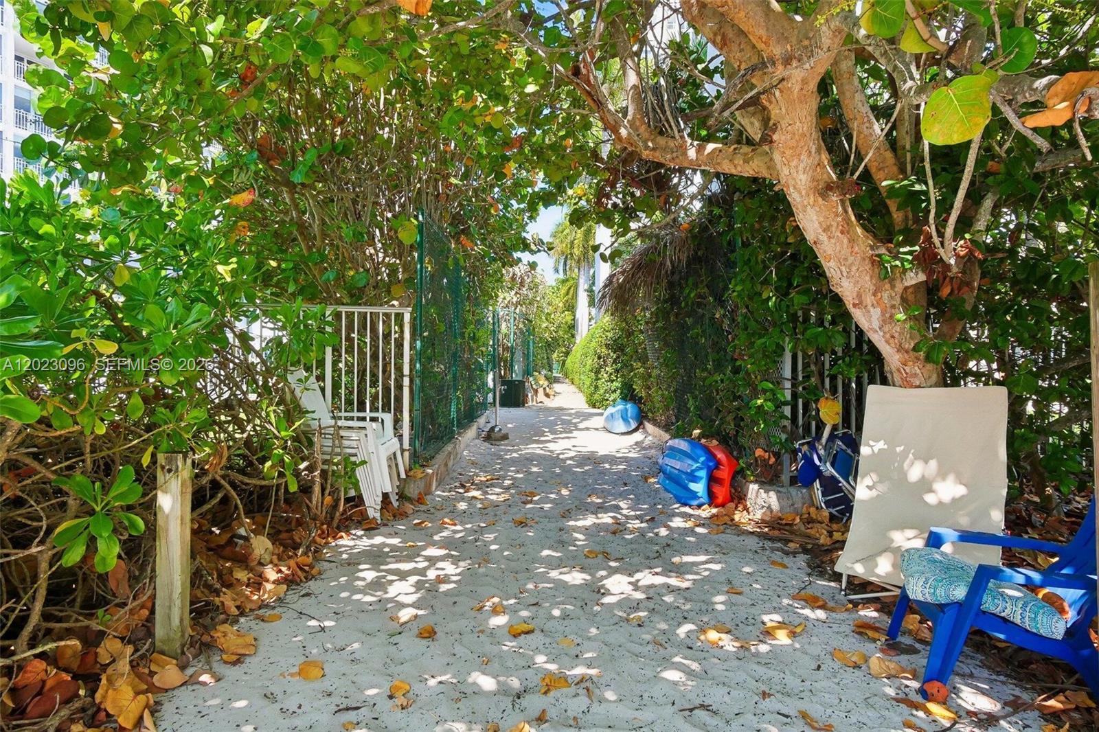 425 Grapetree Dr #211 Key Biscayne, FL 33149
