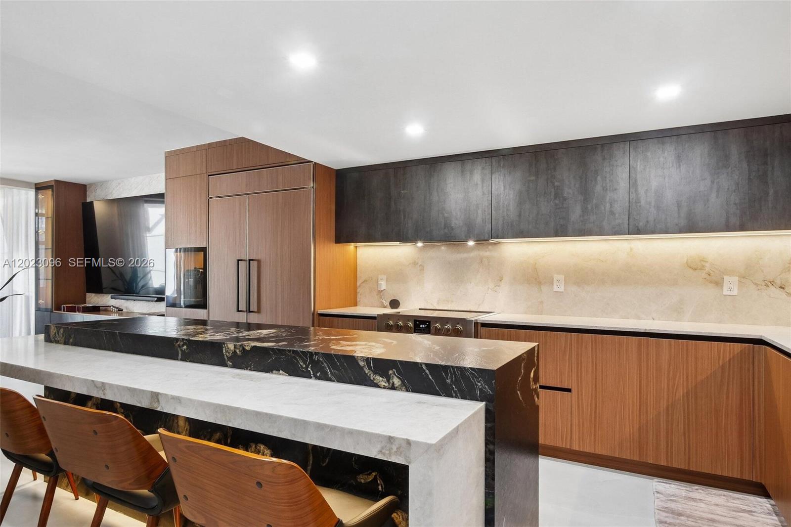 425 Grapetree Dr #211 Key Biscayne, FL 33149