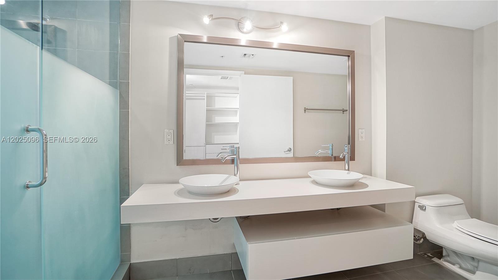 92 SW 3rd St #1803 Miami, FL 33130