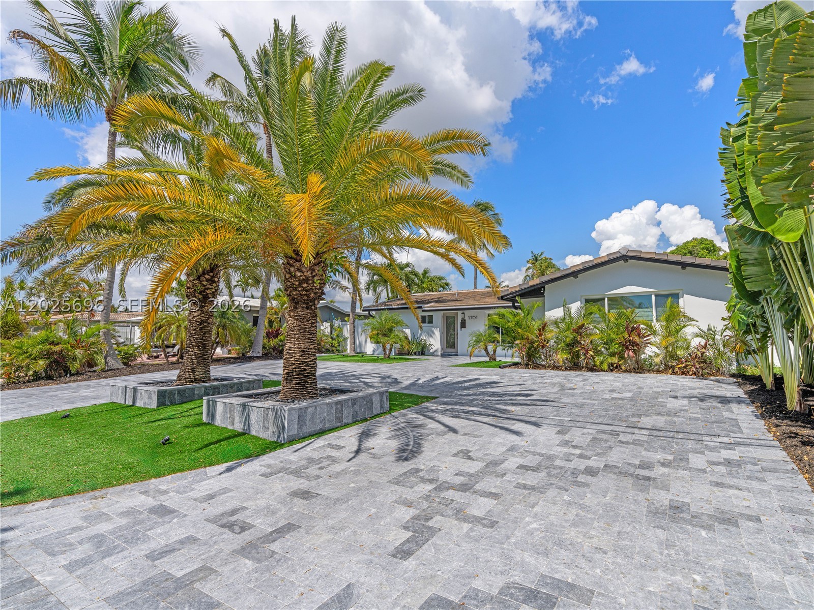 1701 SW 3rd Ave Pompano Beach, FL 33060