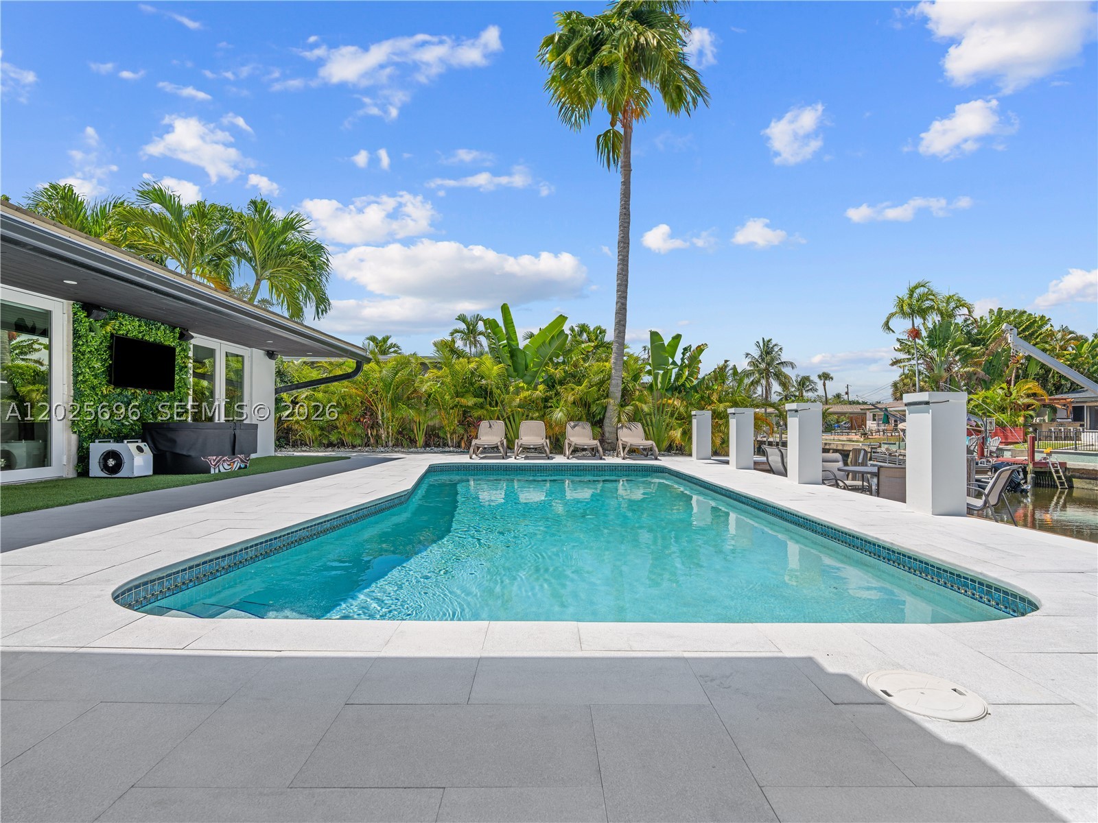 1701 SW 3rd Ave Pompano Beach, FL 33060