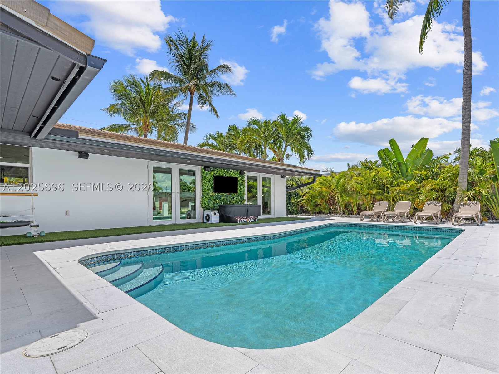 1701 SW 3rd Ave Pompano Beach, FL 33060
