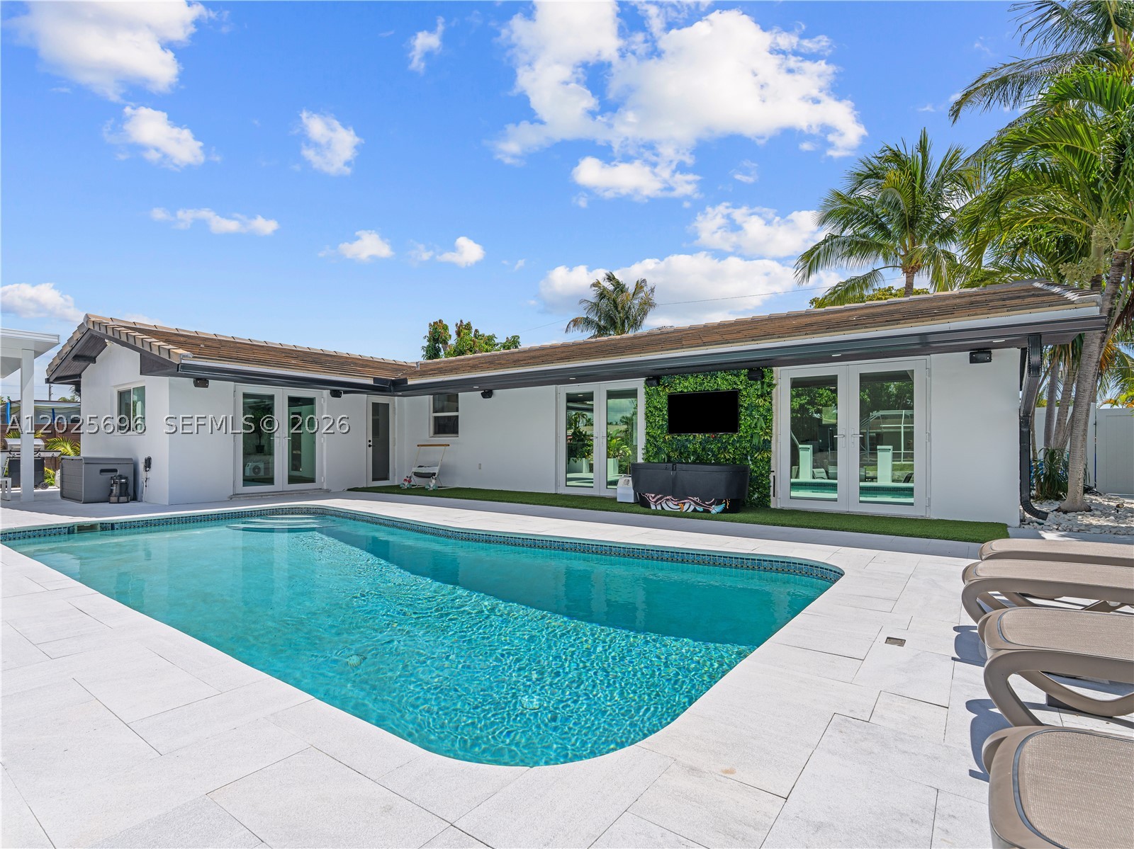 1701 SW 3rd Ave Pompano Beach, FL 33060