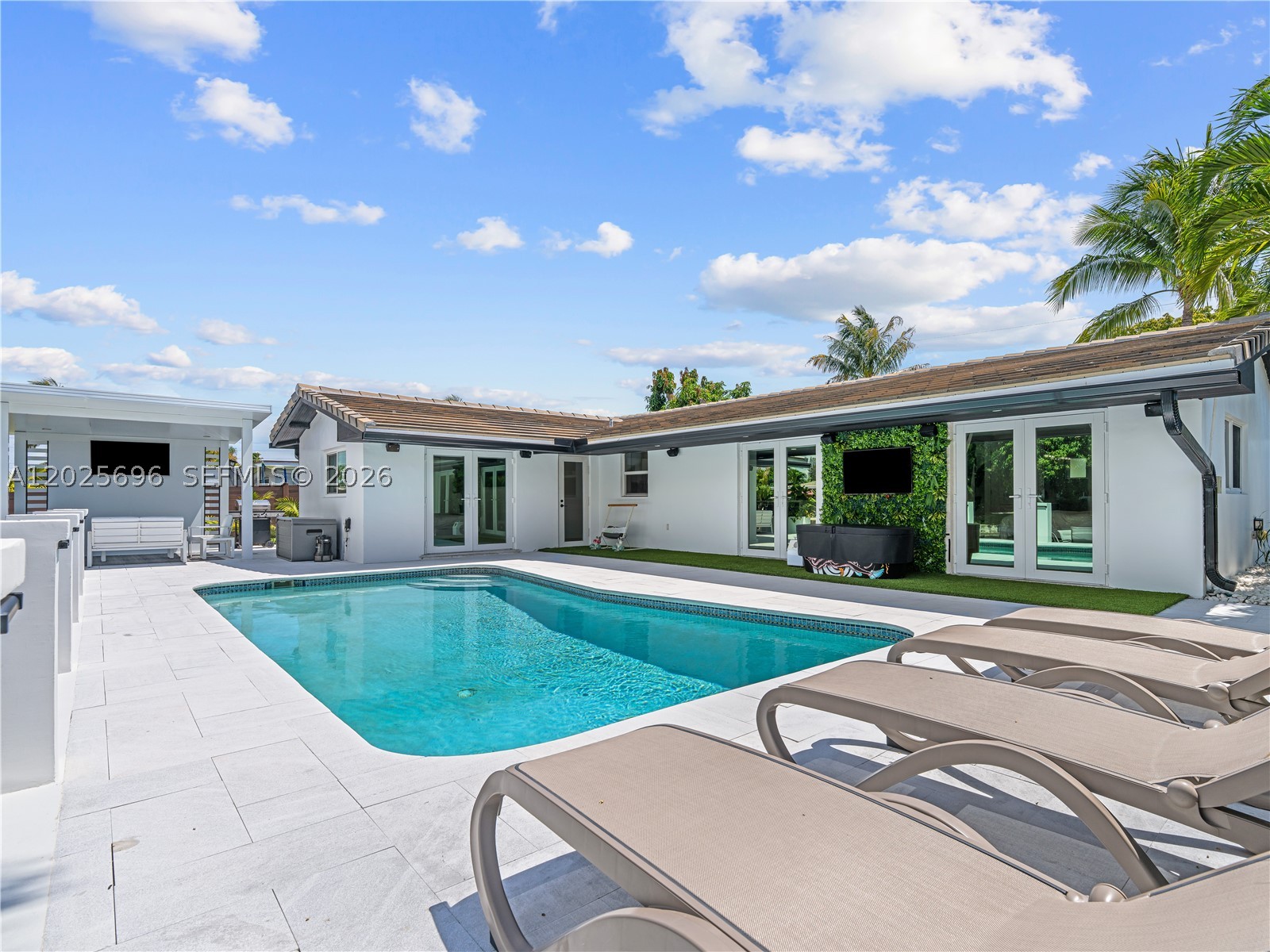 1701 SW 3rd Ave Pompano Beach, FL 33060