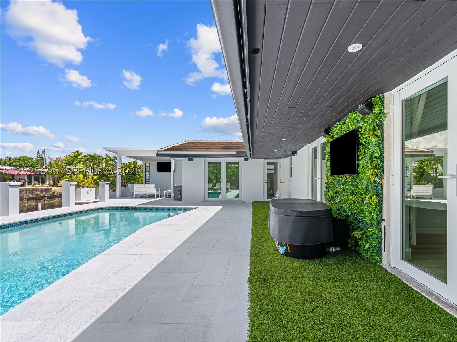 1701 SW 3rd Ave Pompano Beach, FL 33060