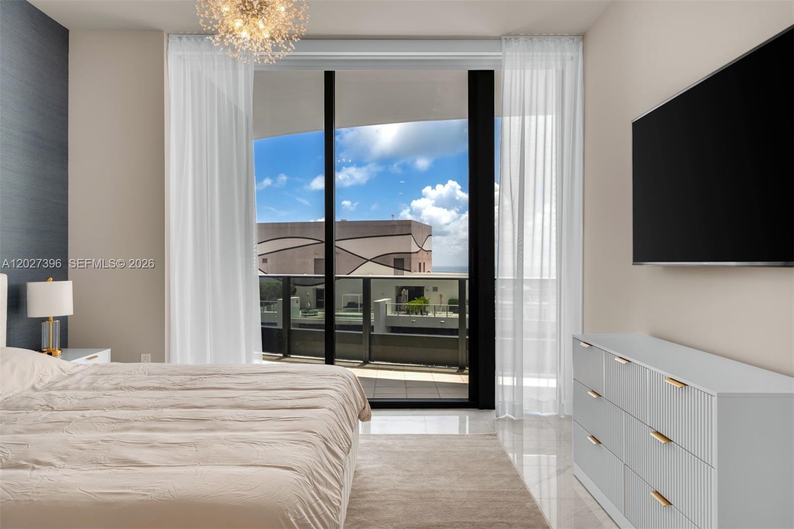 1000 Brickell Plz #PH5203 Miami, FL 33131