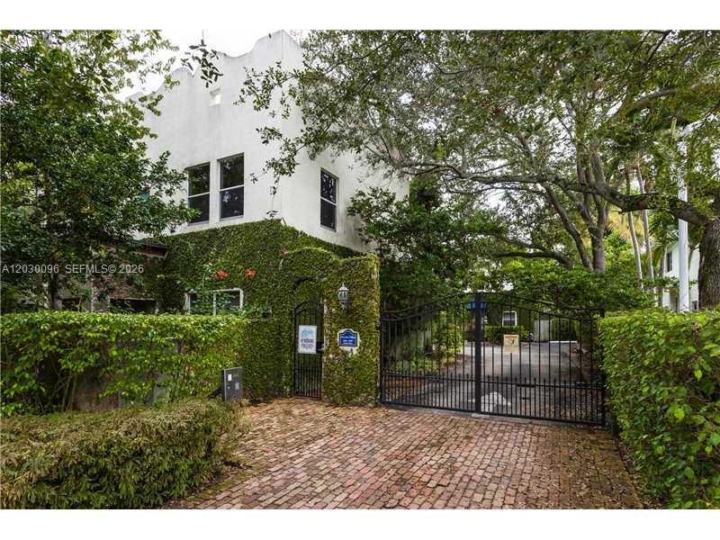 3051 Center St #9