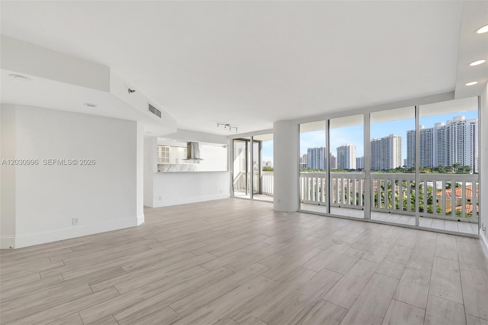 1000 Island Blvd #707